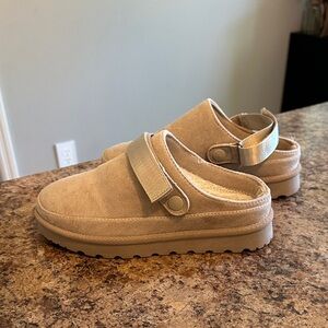 Cozy Tan Shoes Purchased at a Boutique Size 8.5 (39) fit more like an 8